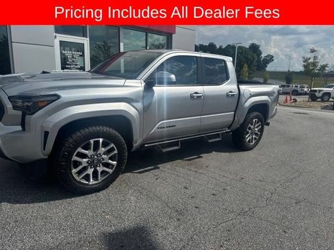 Used 2025 Toyota Tacoma TRD Sport AWD/4WD image 1