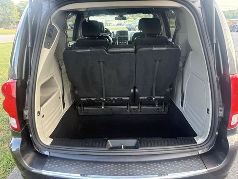 Used 2019 Dodge Grand Caravan SXT FWD image 4
