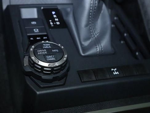 Used 2025 Toyota Tacoma TRD Off-Road image 27