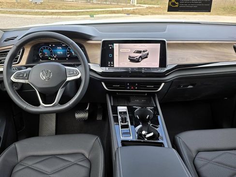 New 2026 Volkswagen Atlas SE image 10