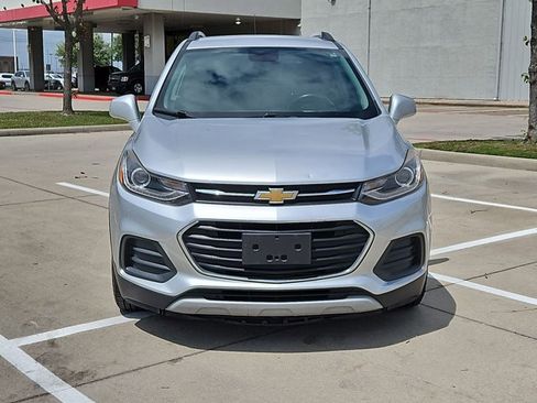 Used 2017 Chevrolet Trax LT w/ LT Convenience Package image 2