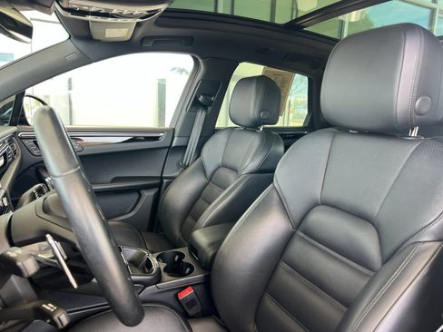 Certified 2024 Porsche Macan S AWD/4WD image 5