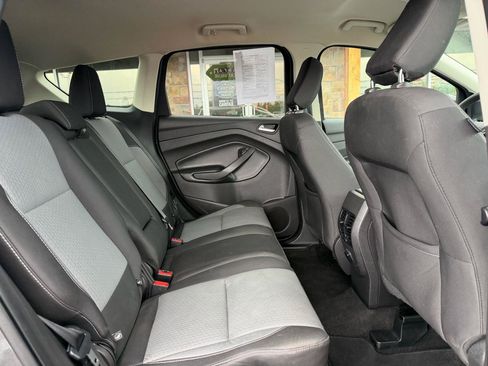 Used 2019 Ford Escape SE FWD image 19