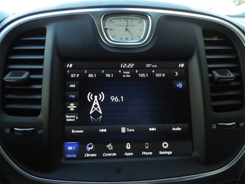 Used 2021 Chrysler 300 Touring L image 18