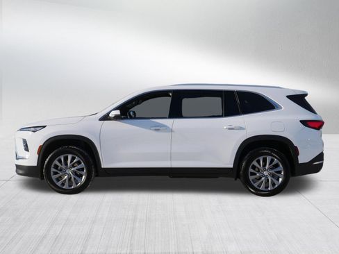 Used 2025 Buick Enclave Preferred image 4