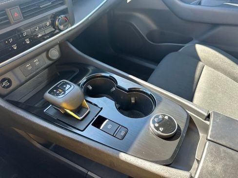 Used 2024 Nissan Rogue S AWD/4WD image 20