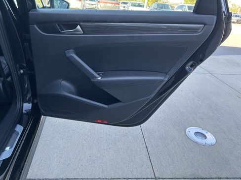 Used 2020 Volkswagen Passat 2.0T R-Line image 17