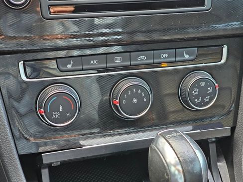 Used 2015 Volkswagen GTI SE image 10