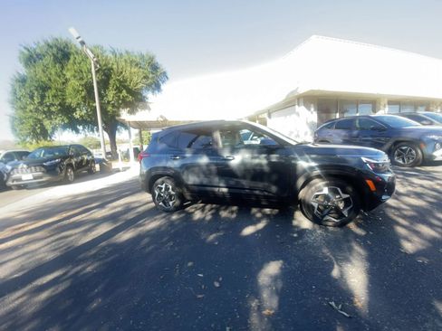 Used 2025 Kia Seltos S image 6