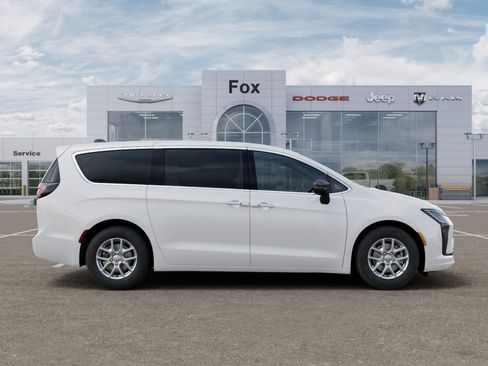 New 2027 Chrysler Pacifica Select w/ Family Tech Group FWD image 21
