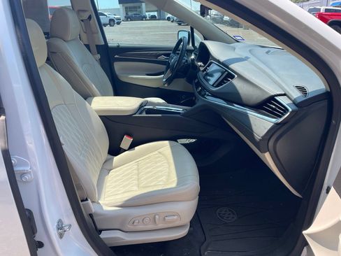 Used 2022 Buick Enclave Avenir w/ Avenir Technology Package FWD image 38