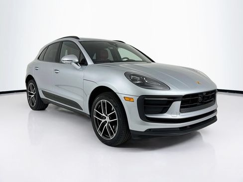 Certified 2025 Porsche Macan AWD/4WD image 7