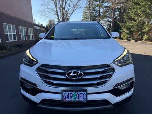 Used 2017 Hyundai Santa Fe Sport image 2