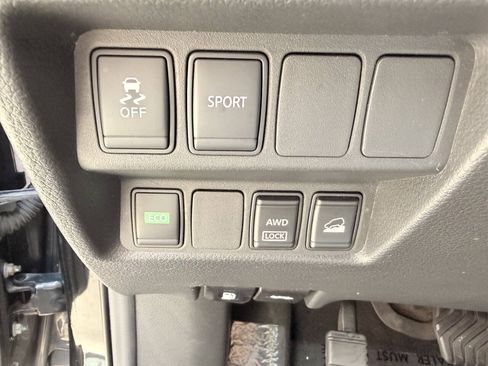 Used 2015 Nissan Rogue S AWD/4WD image 26