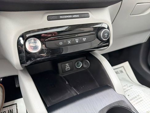 Used 2025 Ford Escape Platinum image 39