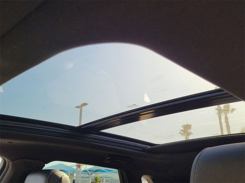 Used 2025 Cadillac XT5 Premium Luxury image 19