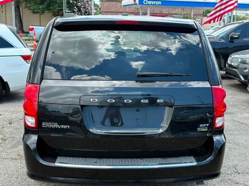 Used 2017 Dodge Grand Caravan SXT FWD image 8