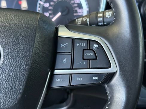 Certified 2024 Toyota Highlander XLE image 26