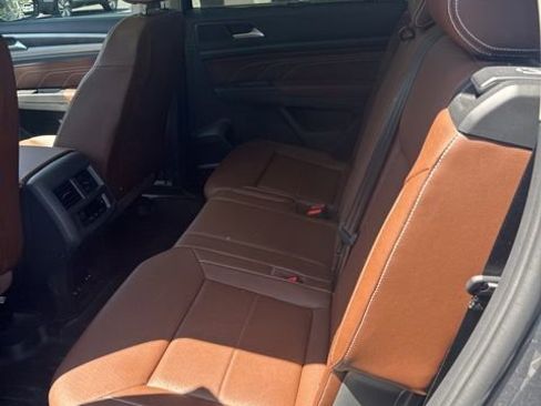 Used 2023 Volkswagen Atlas SE w/ Panoramic Sunroof Package FWD image 12