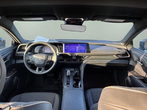 Used 2023 Toyota Crown XLE image 10