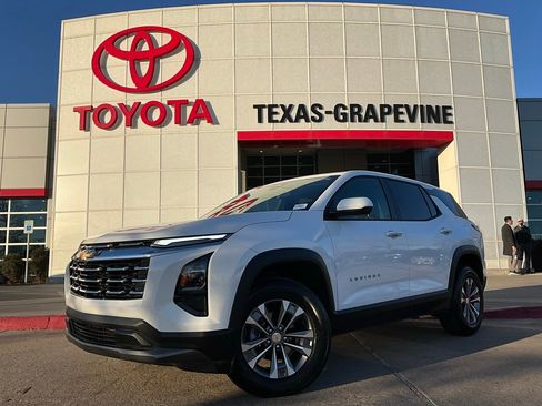 Used 2025 Chevrolet Equinox LT image 2