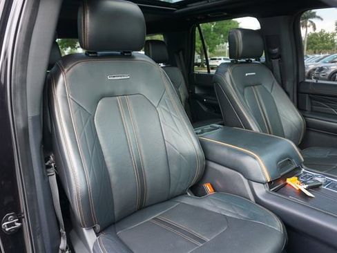 Used 2023 Ford Expedition Platinum AWD/4WD image 2