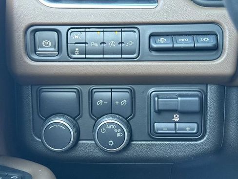 Used 2021 Chevrolet Tahoe High Country w/ Premium Package image 16