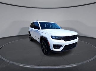 Used 2023 Jeep Grand Cherokee Limited w/ Black Appearance Package AWD/4WD video 2
