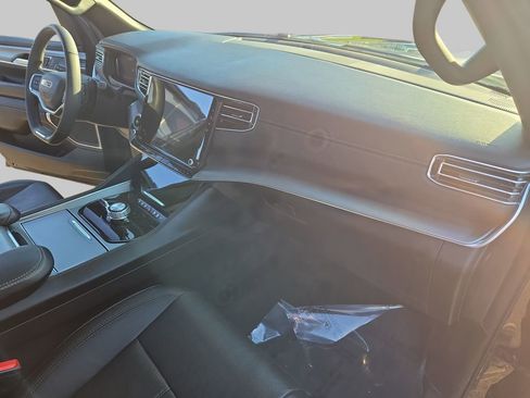 Used 2023 Jeep Wagoneer Series II image 11