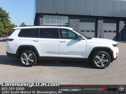 New 2025 Jeep Grand Cherokee L Limited AWD/4WD image 9