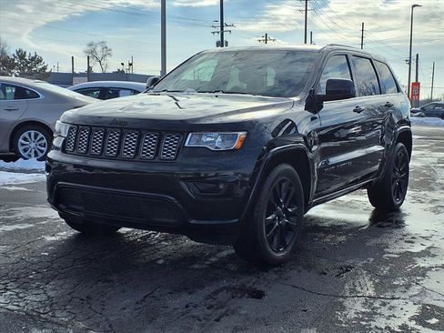 Used 2019 Jeep Grand Cherokee Altitude image 30