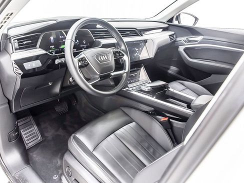 Used 2021 Audi e-tron Premium w/ Convenience Plus Package image 30