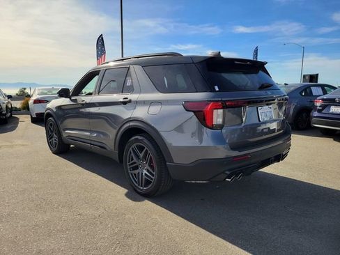 Used 2025 Ford Explorer ST image 4