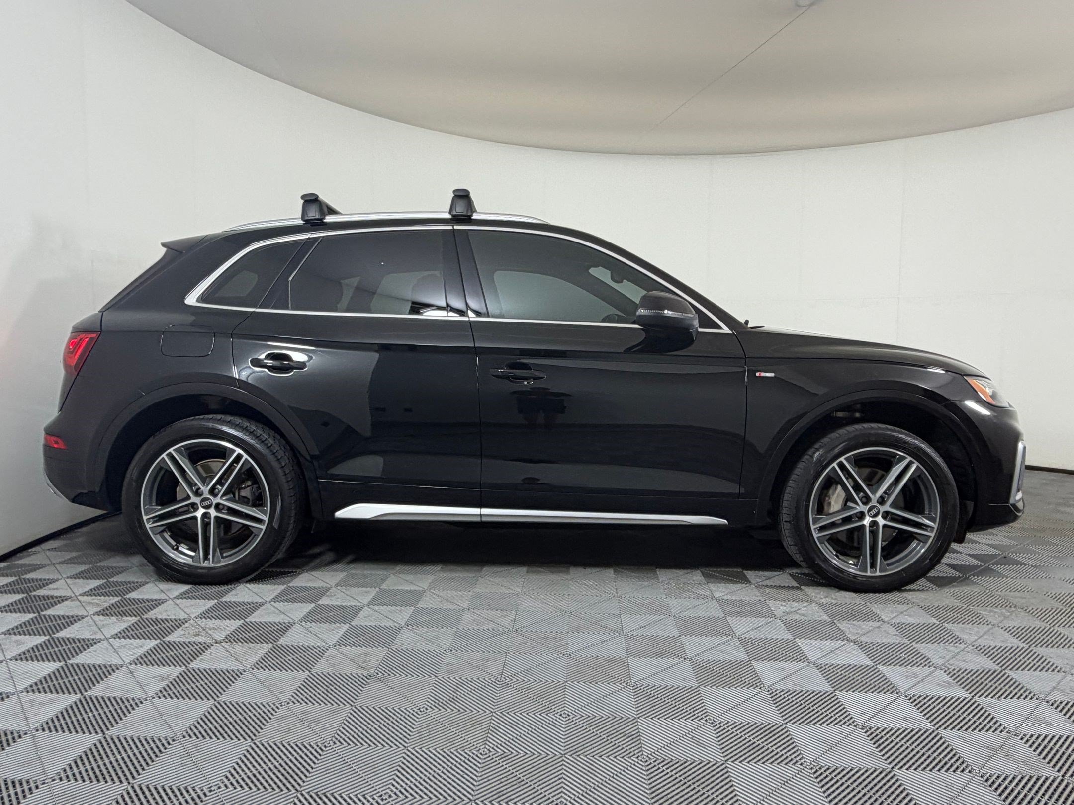 Used 2021 Audi Q5 e Premium Plus w/ Premium Plus Package AWD/4WD image 8