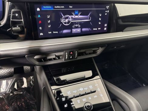 Certified 2025 Porsche Cayenne AWD/4WD image 30