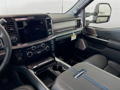 New 2026 Ford F250 Platinum w/ Tremor Off-Road Package AWD/4WD image 28