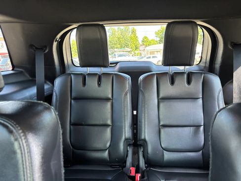 Used 2016 Ford Explorer XLT w/ Equipment Group 202A FWD image 15