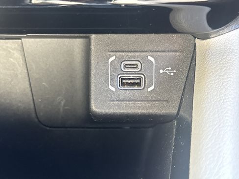 Used 2022 Jeep Compass Limited image 15