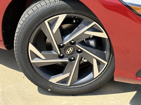 Certified 2025 Hyundai Elantra Sport FWD image 11