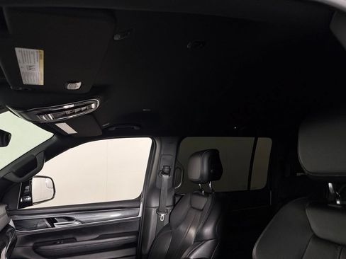 Used 2023 Jeep Wagoneer 4WD image 25
