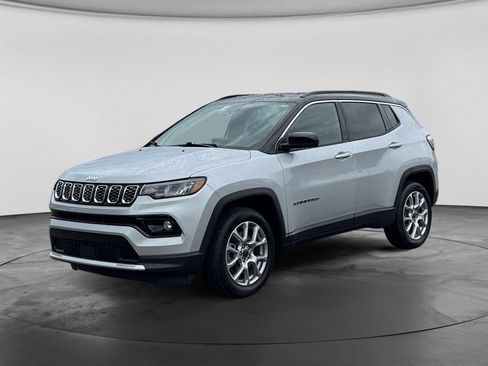 Used 2025 Jeep Compass Limited AWD/4WD image 5