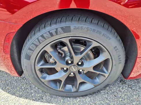 Used 2025 Chrysler Pacifica Limited FWD image 10