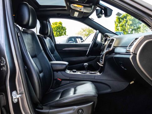 Used 2015 Jeep Grand Cherokee Limited w/ Trailer Tow Group IV image 25