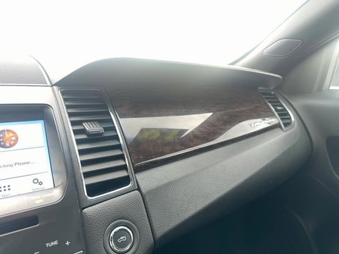 Used 2016 Ford Taurus Limited FWD image 23