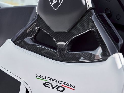 Used 2024 Lamborghini Huracan EVO image 47