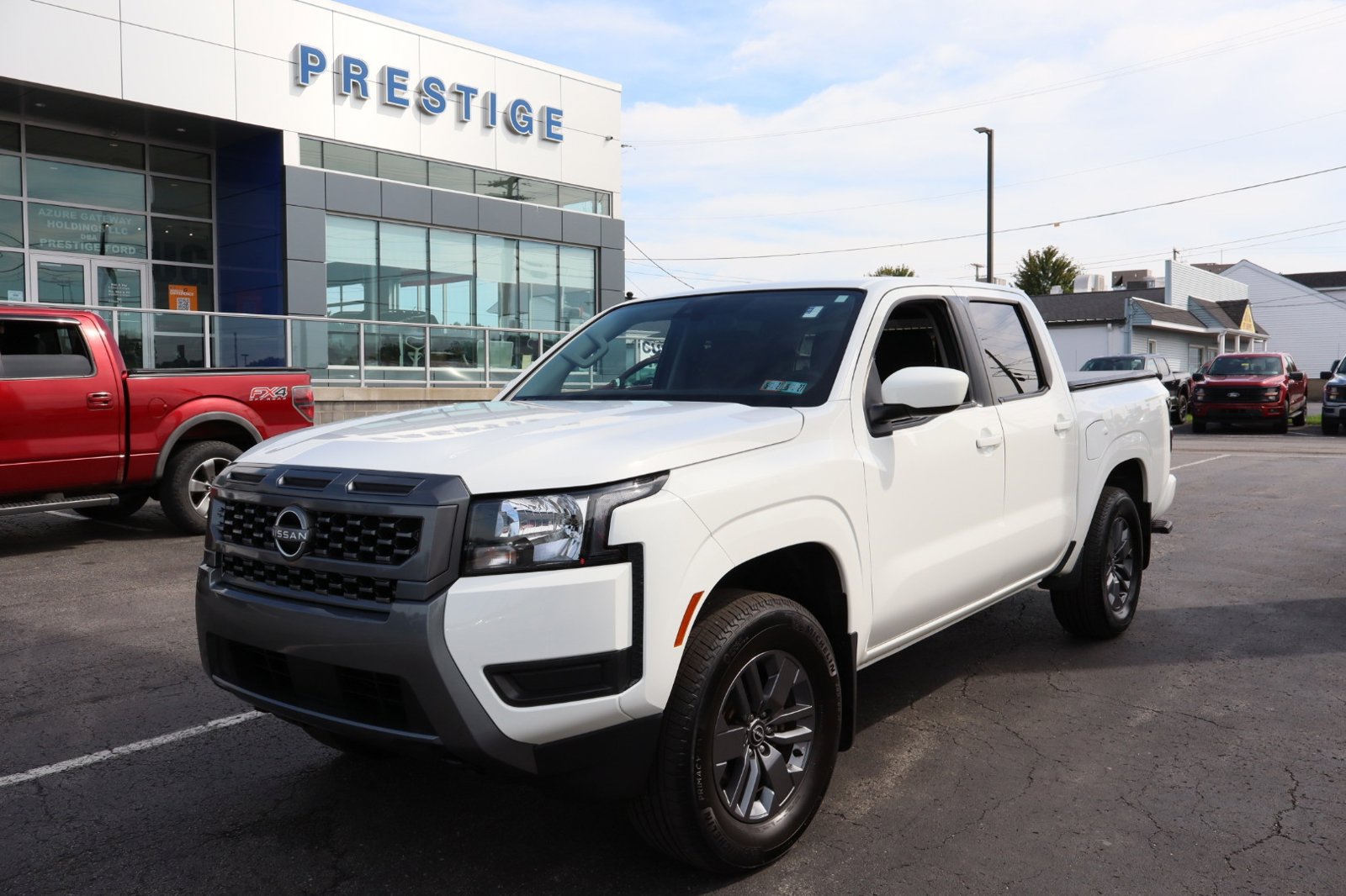 Used 2025 Nissan Frontier SV w/ Tow Package AWD/4WD image 1