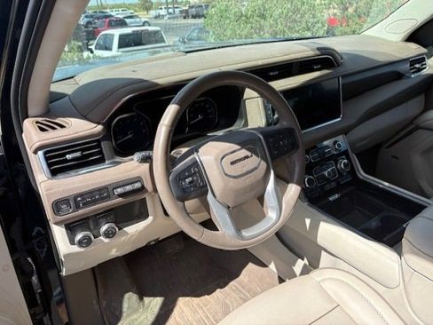 Used 2021 GMC Yukon Denali w/ Denali Premium Package image 6