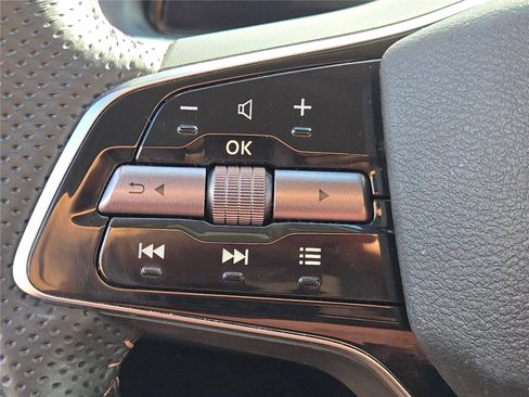 Used 2023 Nissan Ariya AWD image 33