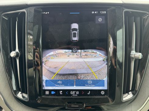 Used 2024 Volvo XC60 B5 Plus w/ Protection Package Premier image 23