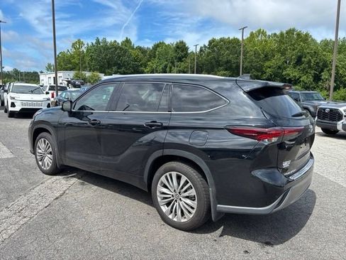 Used 2025 Toyota Highlander Platinum AWD/4WD image 6